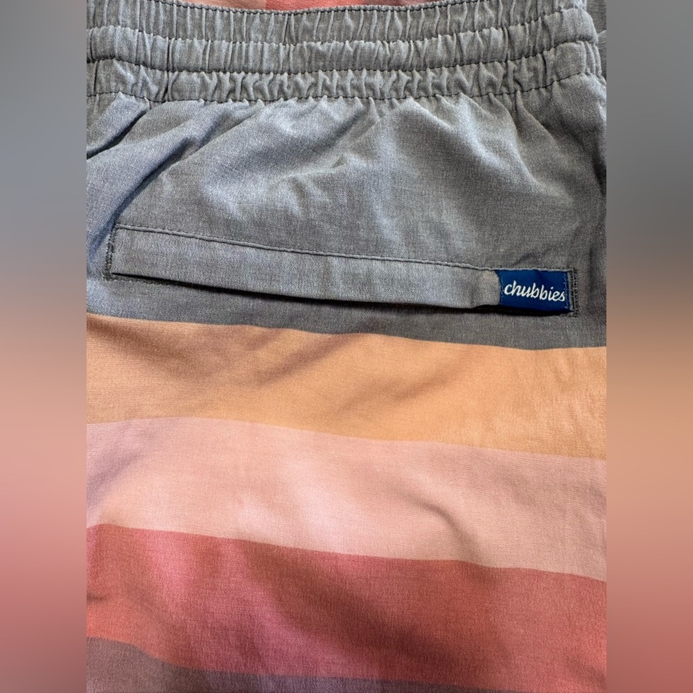 Chubbies Shorts Mens L  Pink Gray Lined Classic Swim Trunk Pool Beach 5.5'' Surf - Picture 3 of 8